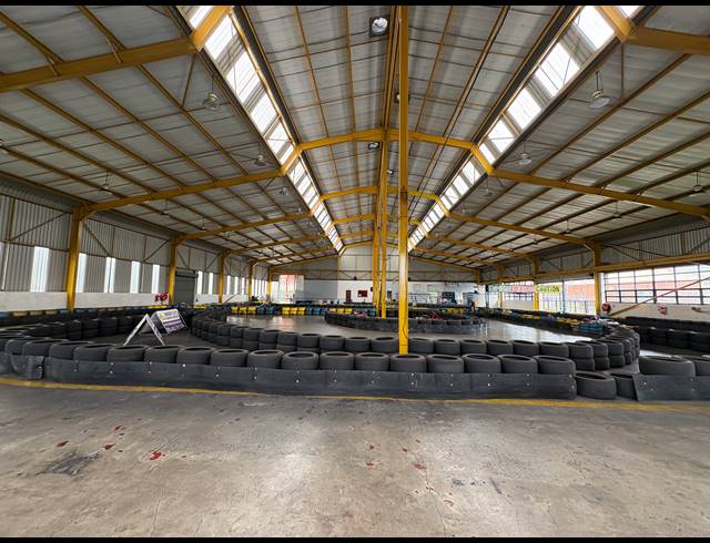 2,100M² WAREHOUSE FOR SALE IN STRIJDOMPARK